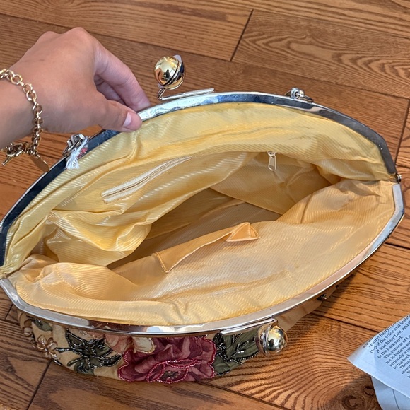 Floral Embroidered Clutch Bag - Picture 3 of 4